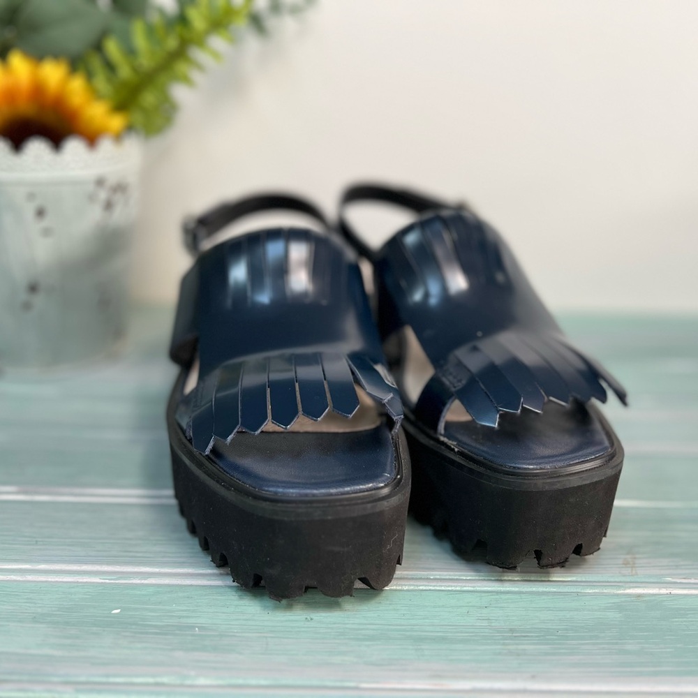 Stylish Navy Platform Sandals - image 5